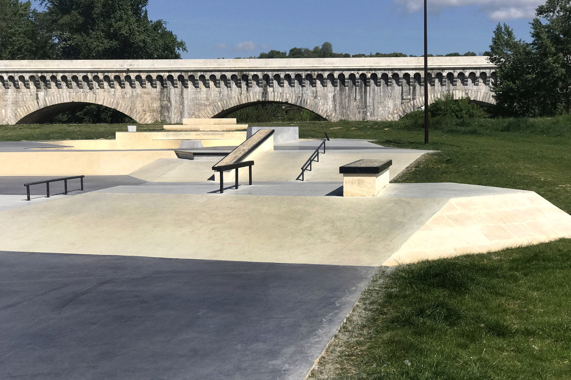 Le Pont Canal Skatepark Agen Skate Spot 4/5