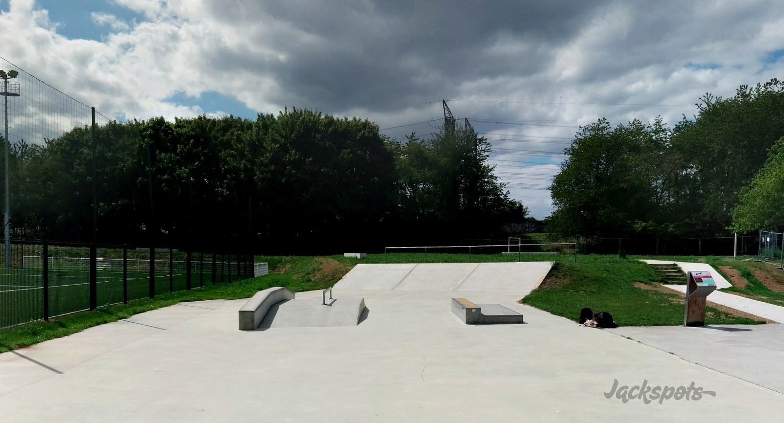 Stade Jacky Rivière Skatepark Collégien Skate Spot 2/5