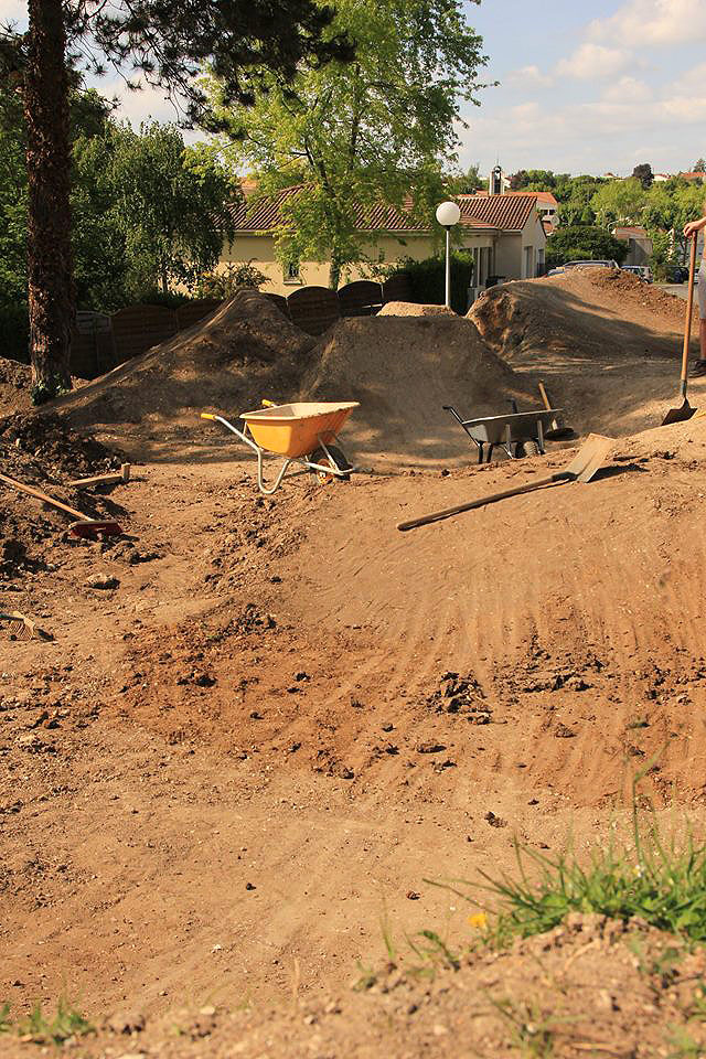 Dirt Bowl Dirt Saintes Skate Spot 2/5
