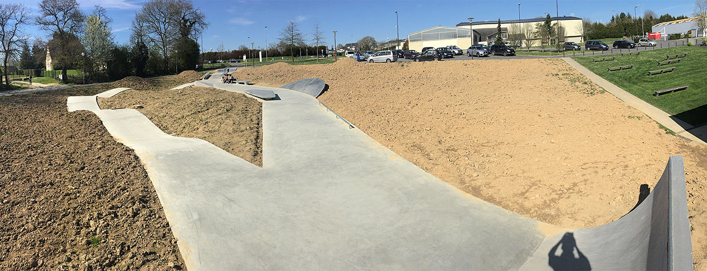 Espace Simone De Beauvoir Skatepark Treillières Skate Spot 3/5