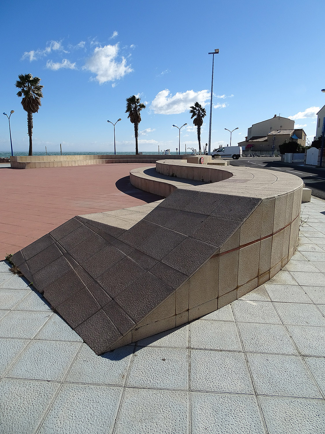 Place Sauveur Sourribes Plaza Sainte Marie la Mer Skate Spot 5/5