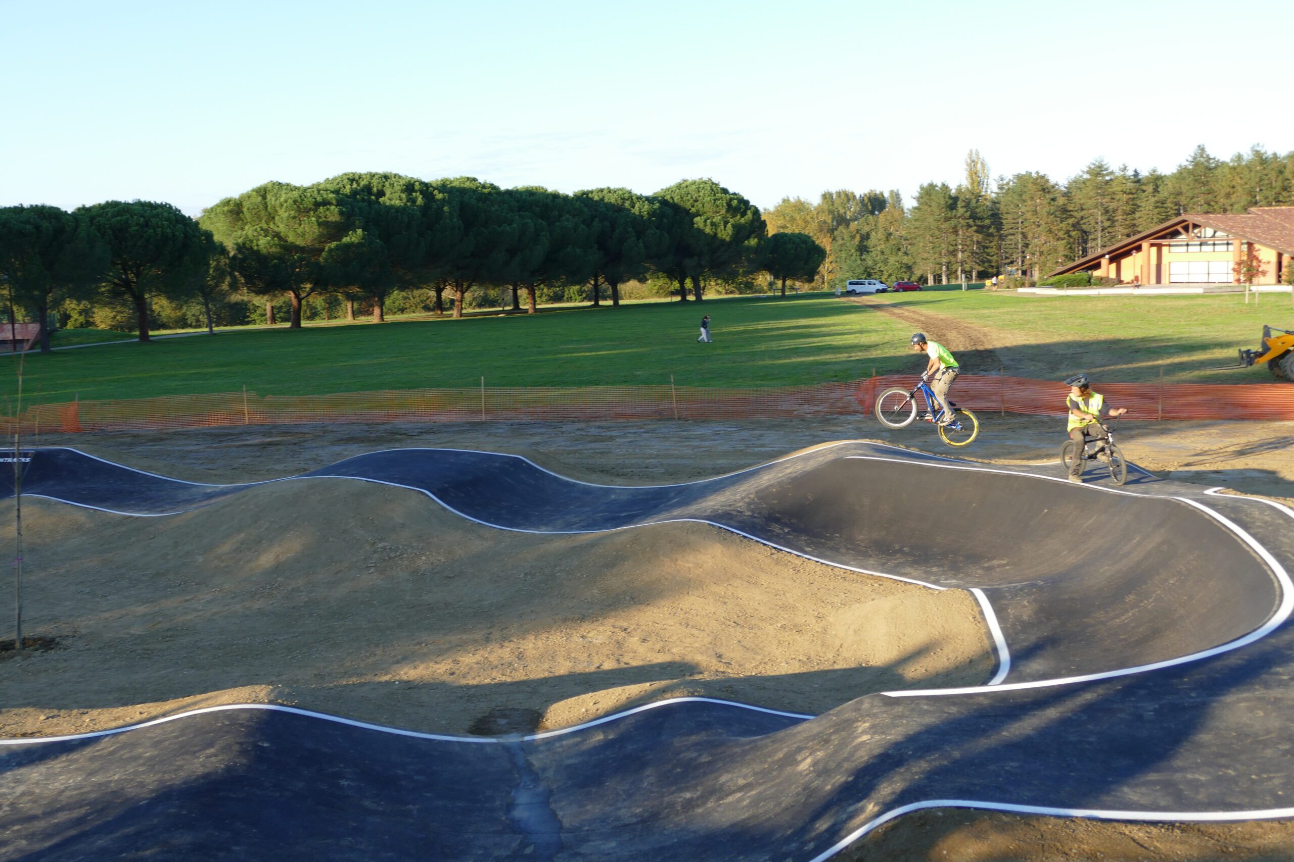 Centre Socio Pumptrack Carbonne Skate Spot 2/5