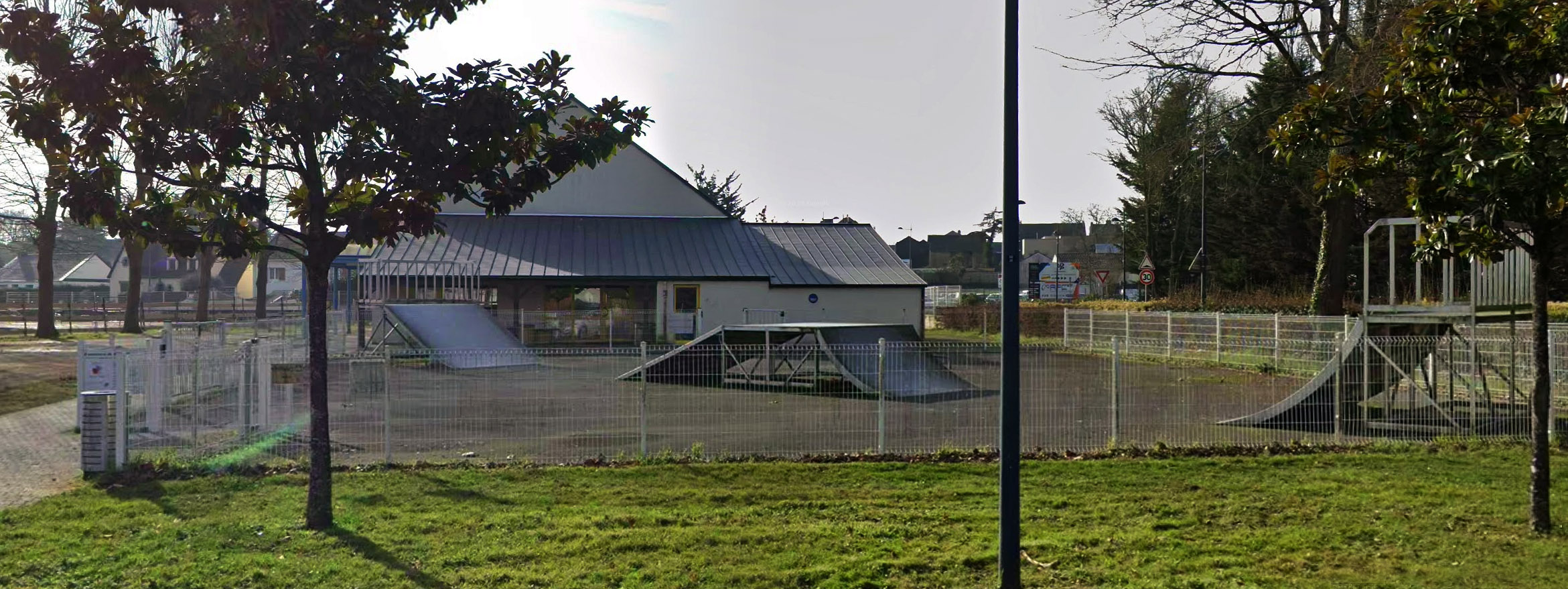 Local Jeunes Skatepark Petit-Mars Skate Spot 1/5