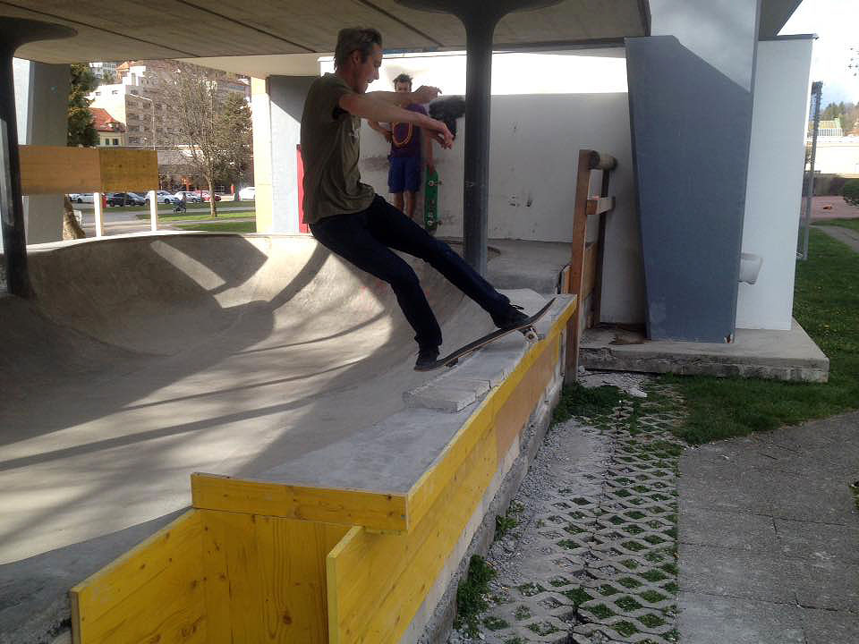 Collège des Jeanneret Do It Yourself Le Locle Skate Spot 4/5