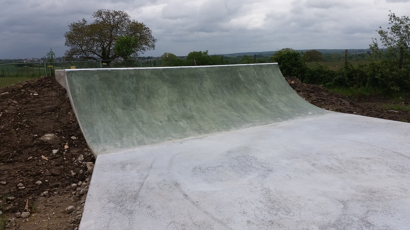 Le Perreux Skatepark Bruyères le Châtel Skate Spot 3/5