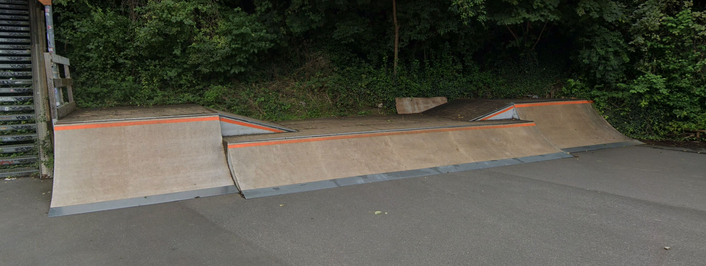 La Fièvre Hs36 OUT Spot Street Lausanne Skate Spot 4/5