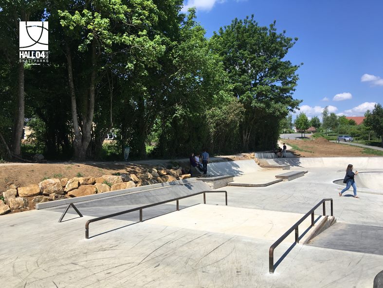 Les Granges Skatepark Mortagne au Perche Skate Spot 3/5