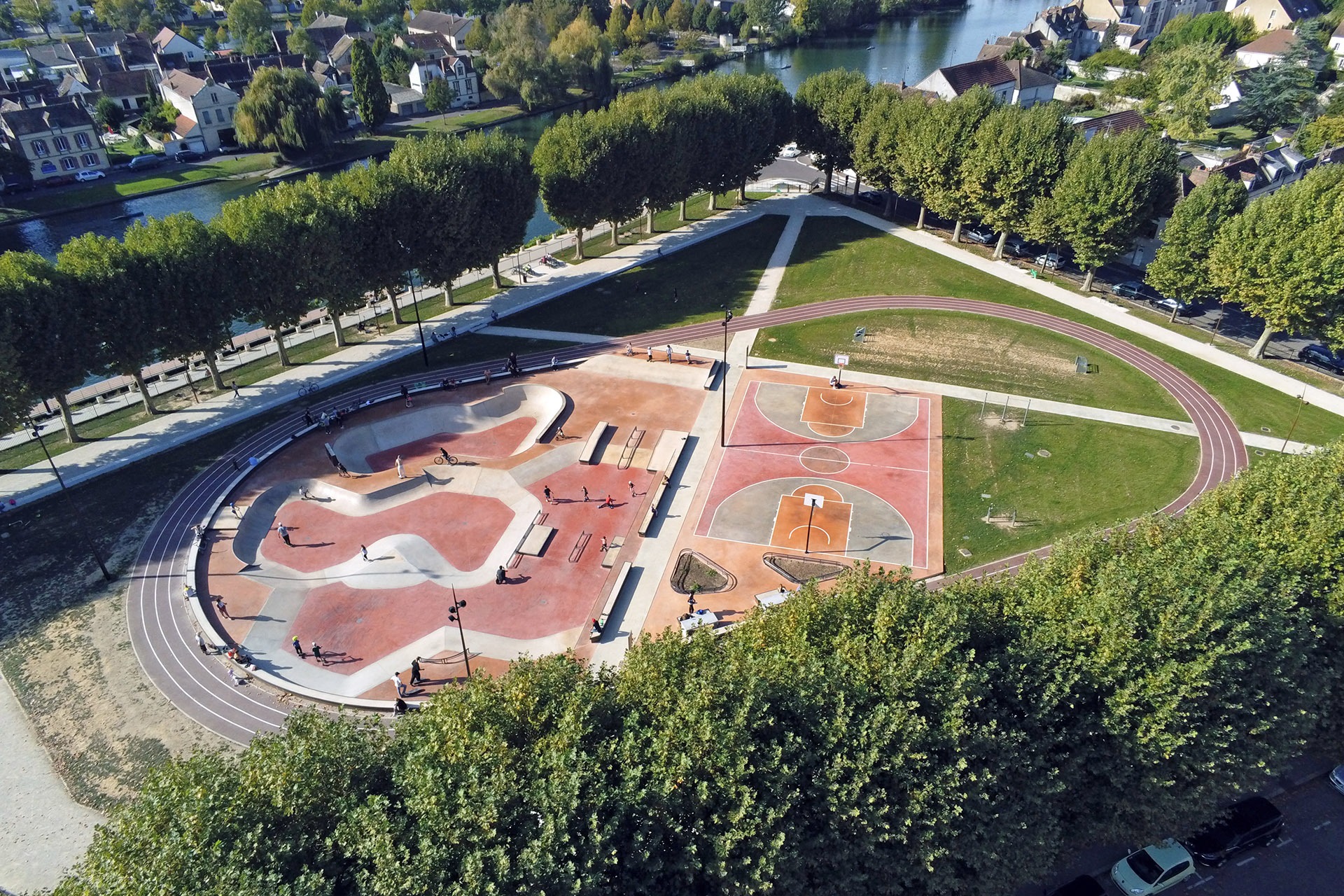 Clos le Roi Skatepark Sens Skate Spot 4/5