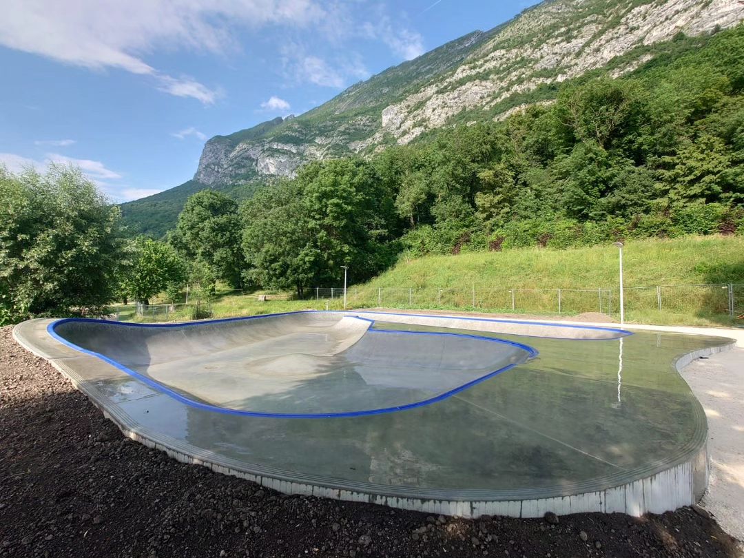 Lac de Fiancey Bowl Saint Égrève Skate Spot 5/5