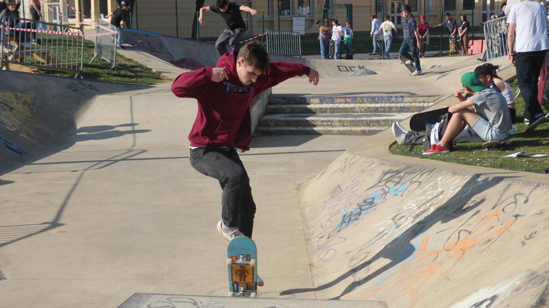 L' Esplanade Skatepark Sedan Skate Spot 3/5
