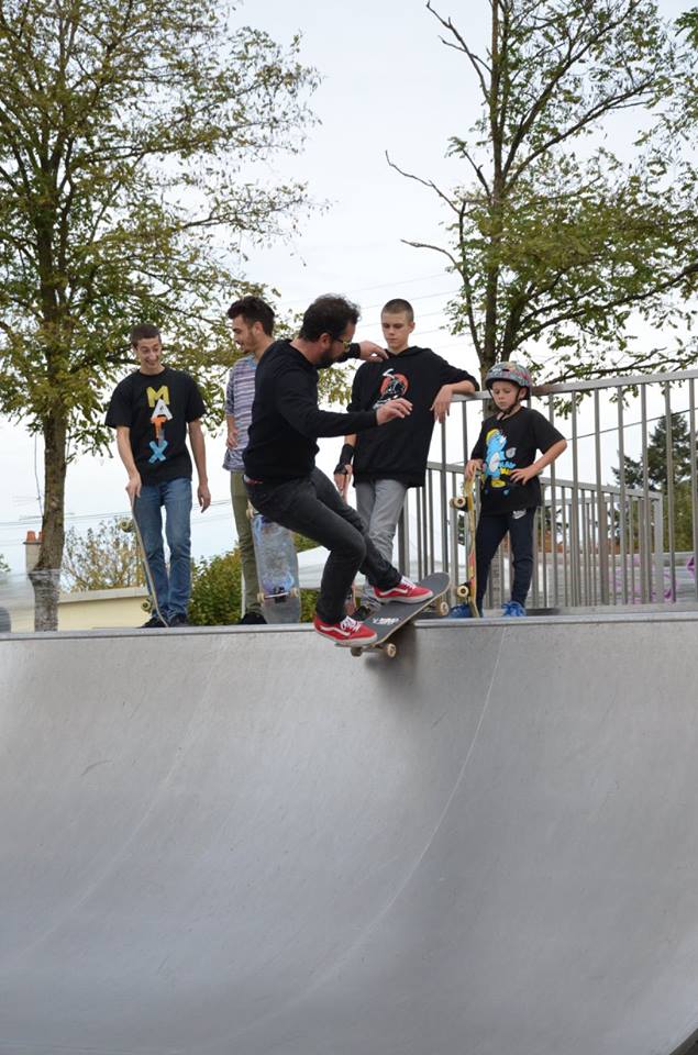 Francheville Skatepark Varennes Vauzelles Skate Spot 2/5