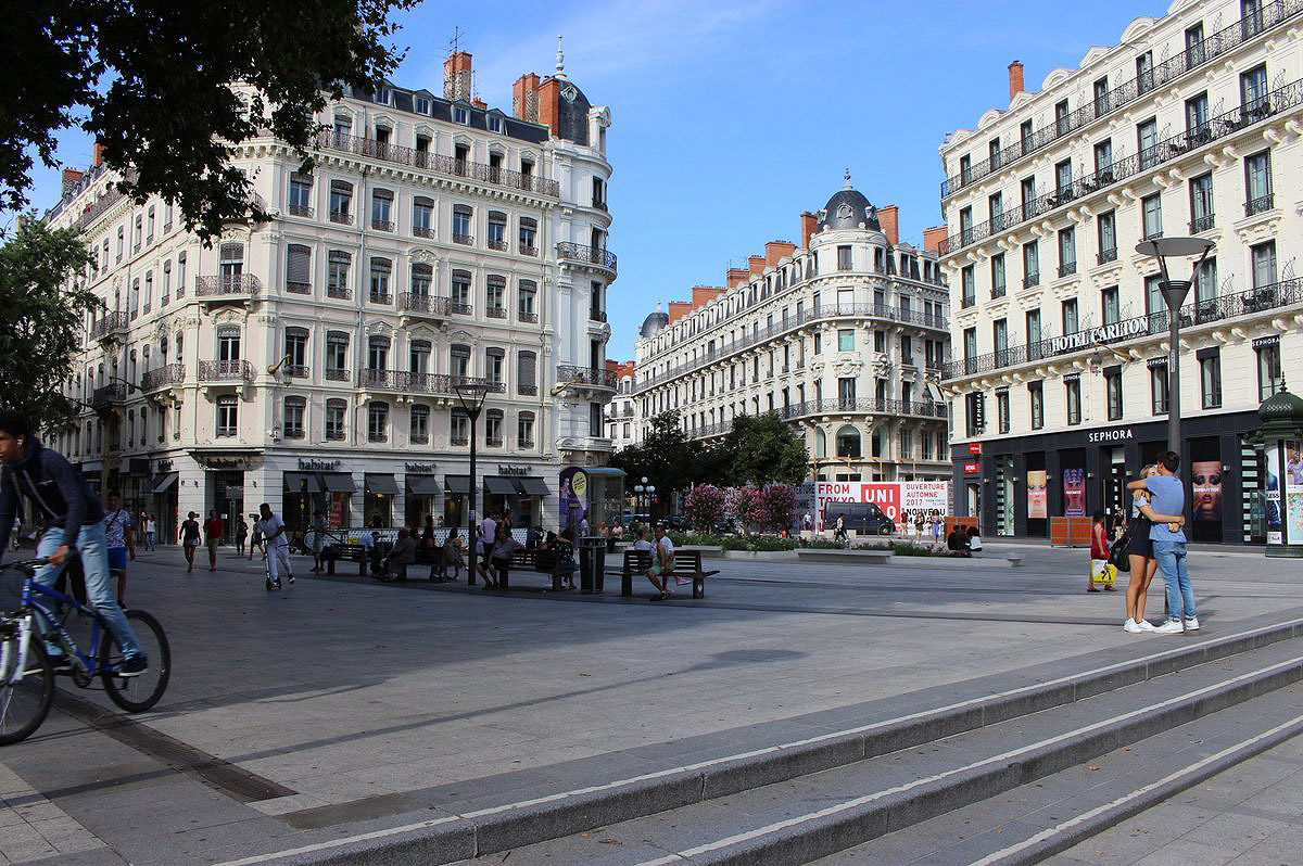 Place de la République Spot Street Lyon Skate Spot 3/5
