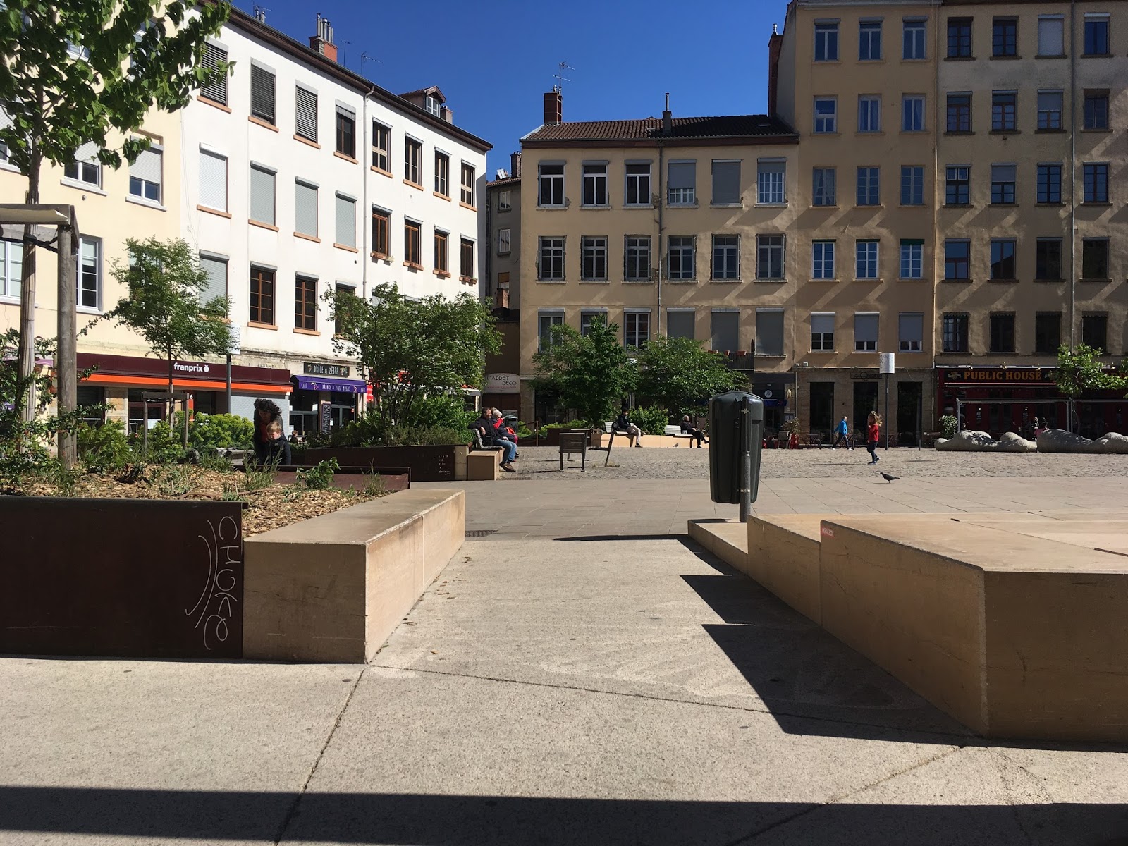 Place des Tapis Spot Street Lyon Skate Spot 3/5