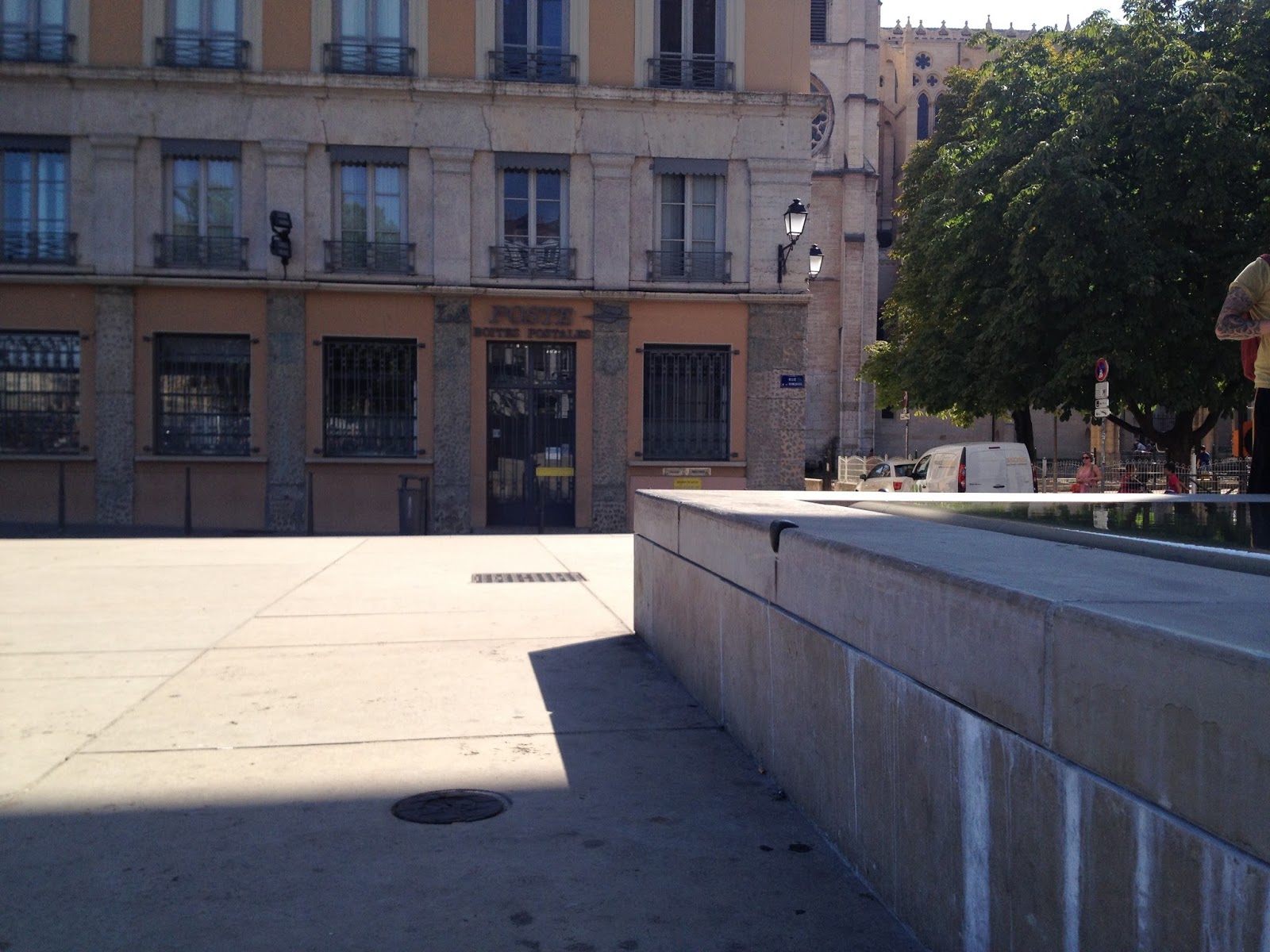 Les 24 Colonnes Spot Street Lyon Skate Spot 3/5