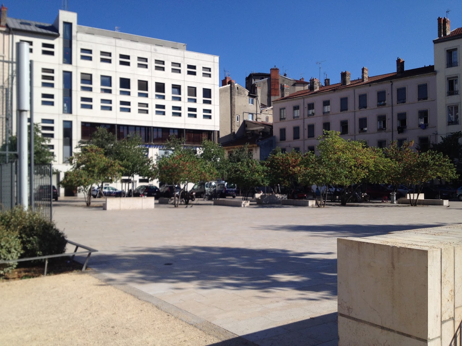 White Place Spot Street Lyon Skate Spot 3/5
