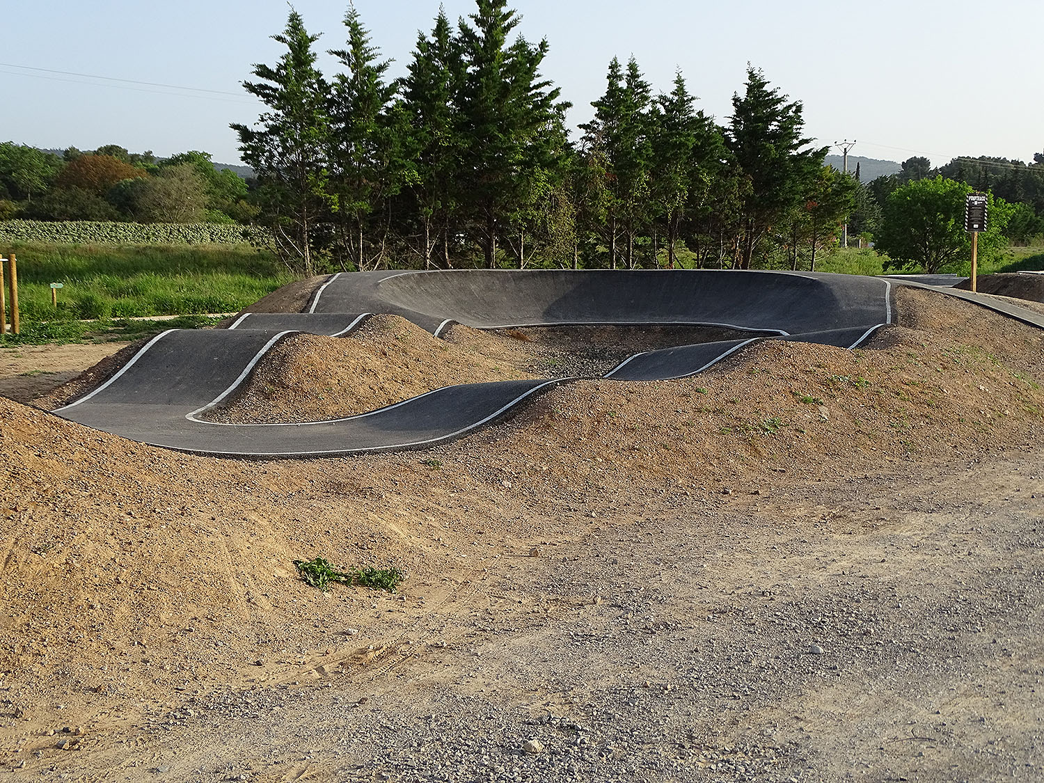 Centre Léo Malet Pumptrack Mireval Skate Spot 2/5