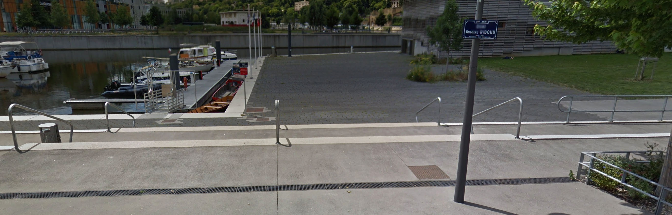 MJC Confluence Spot Street Lyon Skate Spot 3/5