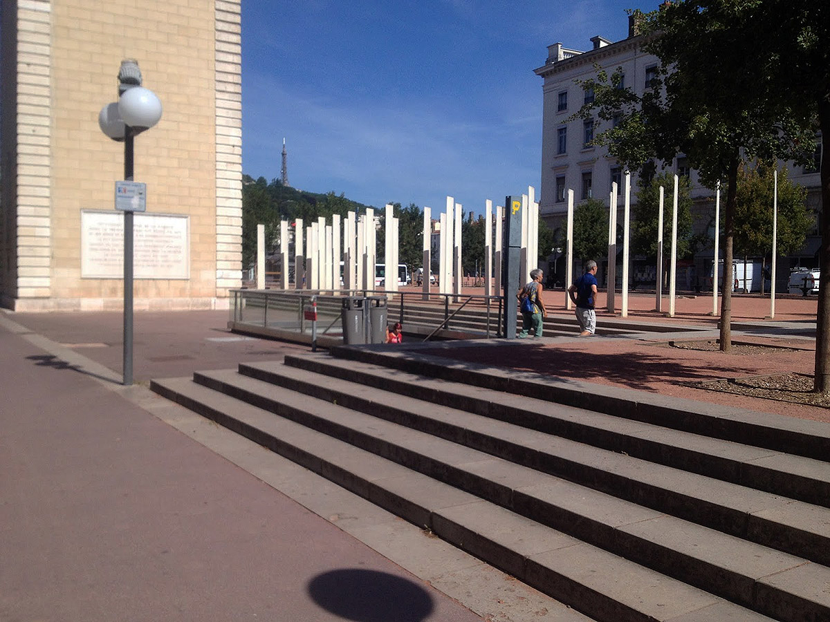 Le Clocher Spot Street Lyon Skate Spot 3/5