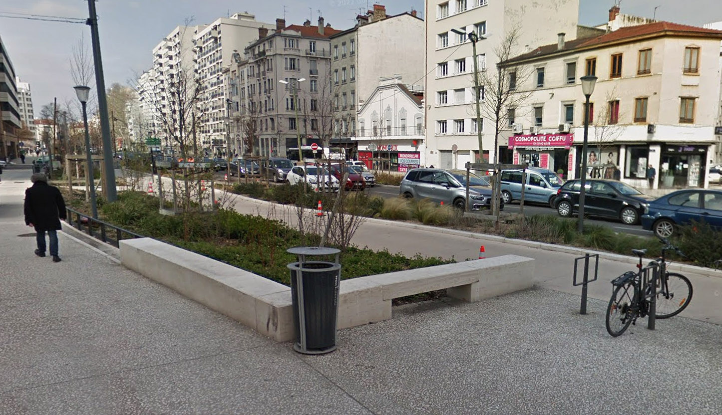 Les Halles Parc Spot Street Lyon Skate Spot 3/5