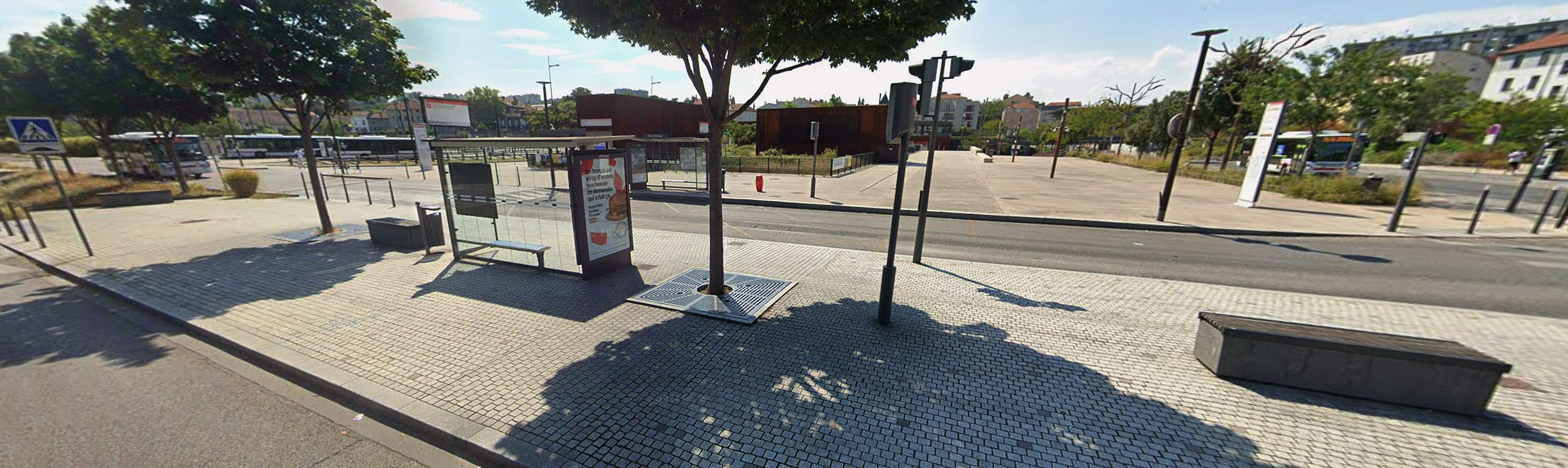 Oullins Gare Est Spot Street Oullins Skate Spot 2/5