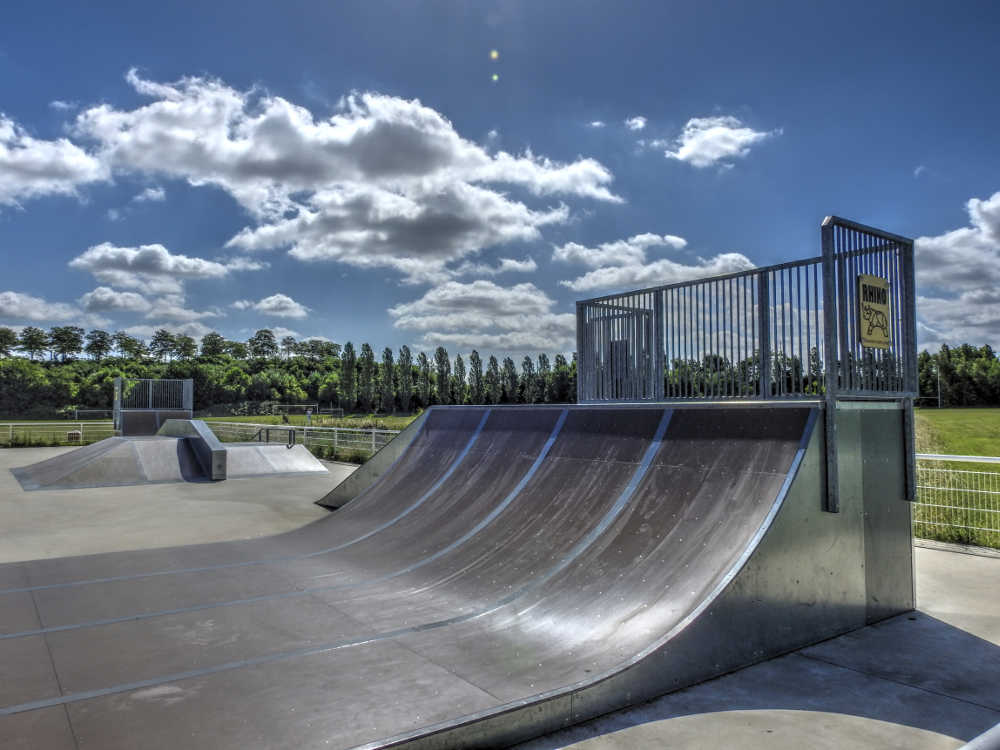 Grand Godet Skatepark Villeneuve le Roi Skate Spot 2/5