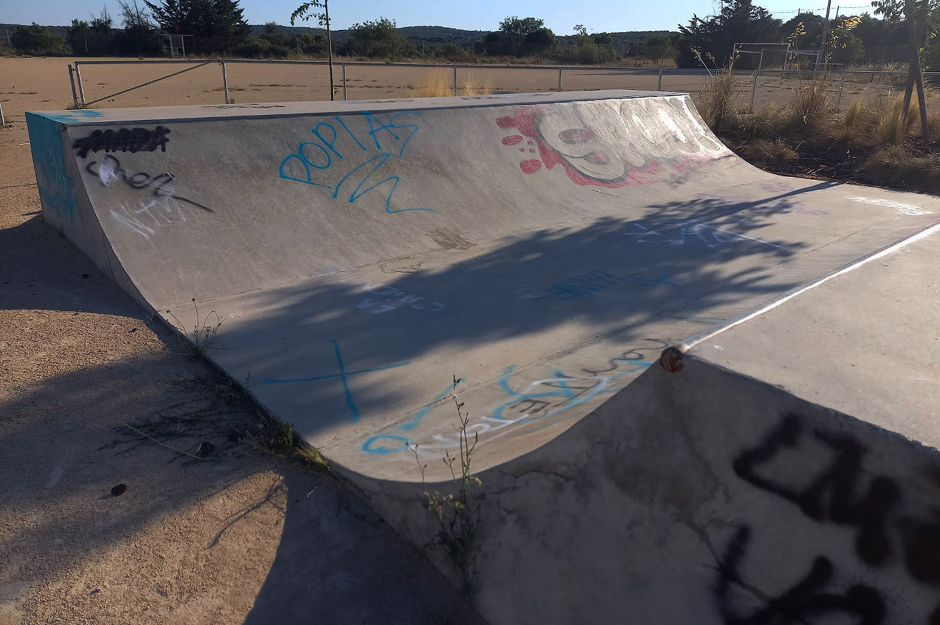 Stade Skatepark Viols le Fort Skate Spot 3/5