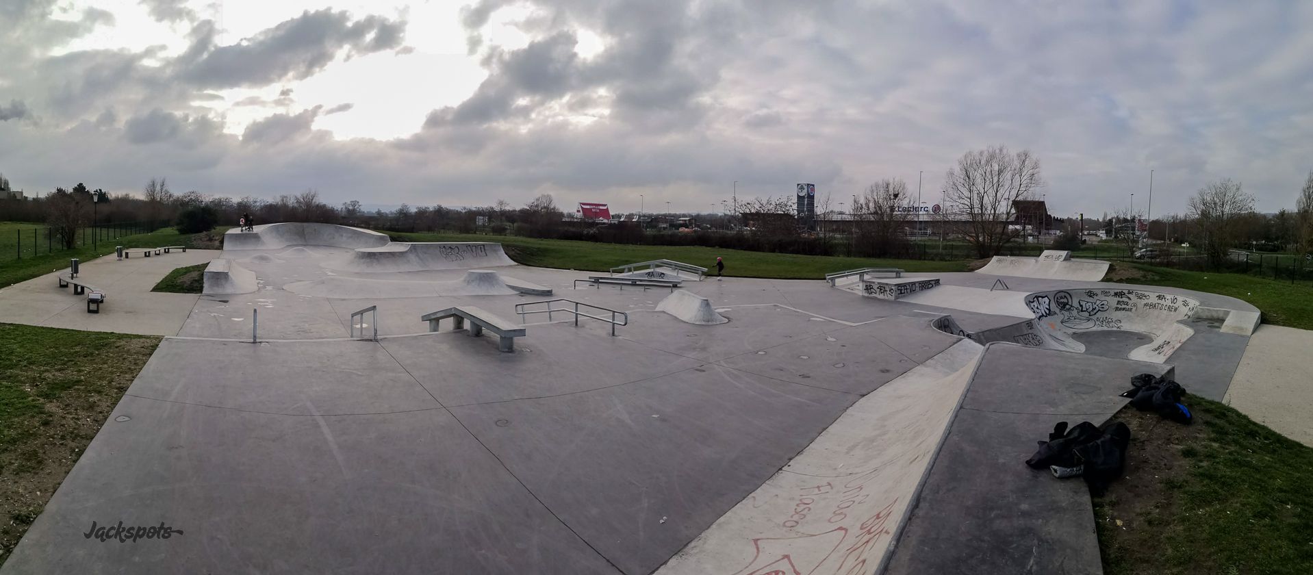 Les Vanneaux Skatepark Achères Skate Spot 4/5