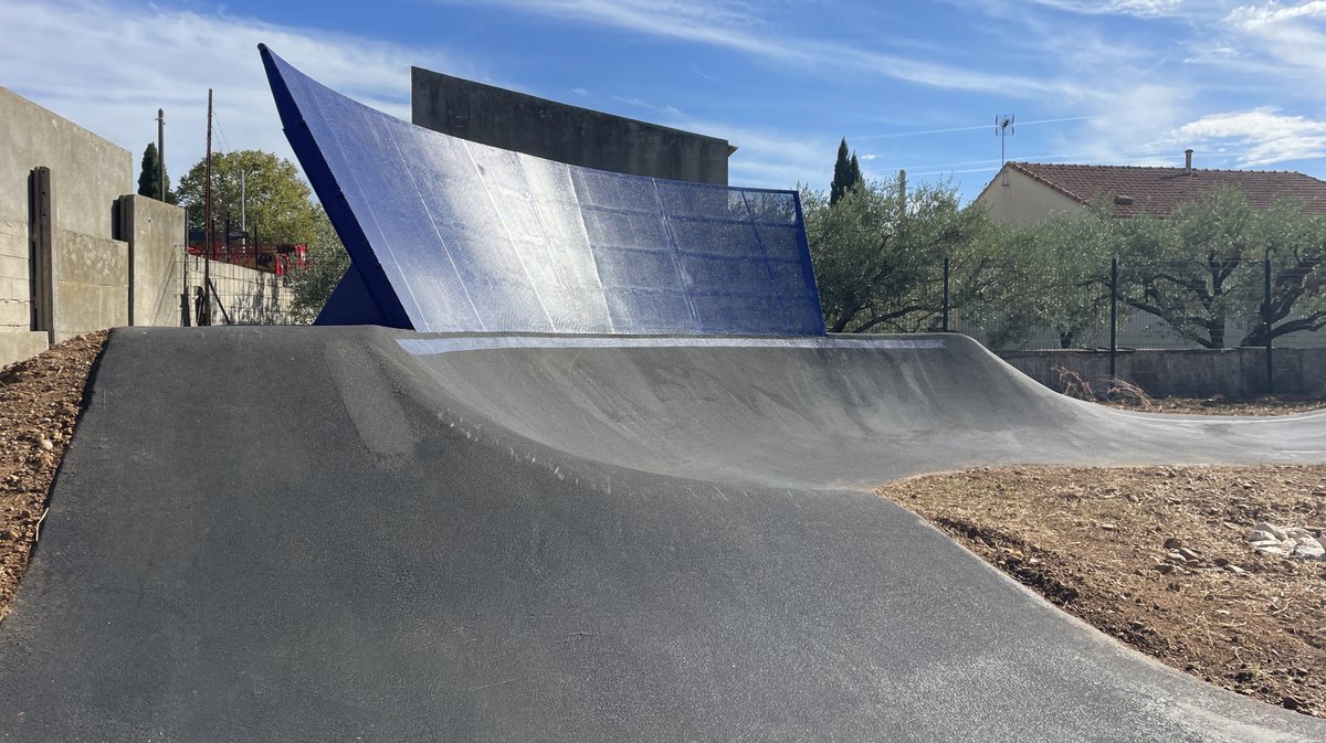 CS Léo Lagrange Pumptrack Vauvert Skate Spot 3/5