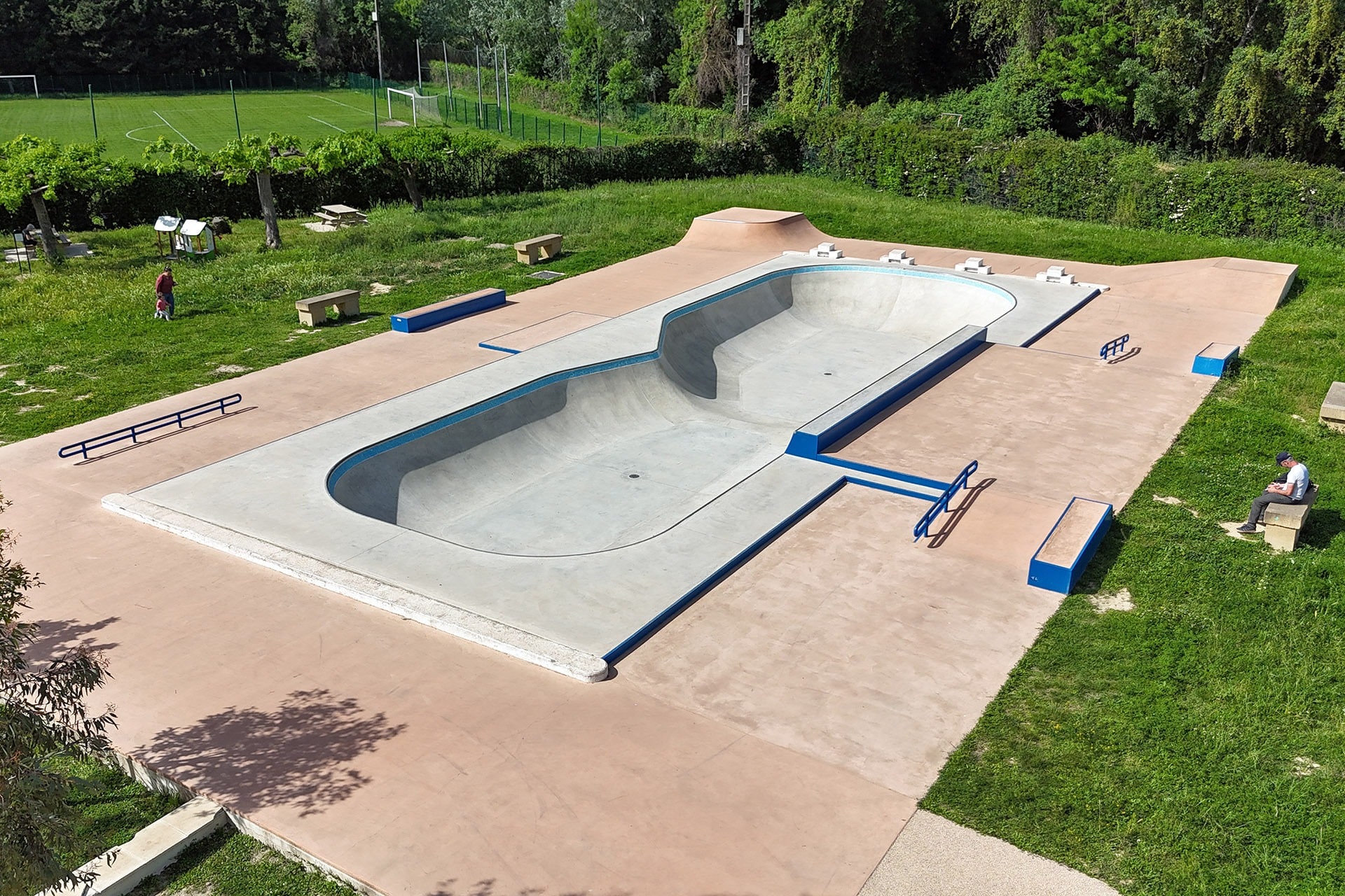La Piscine Bowl Montfrin Skate Spot 3/5