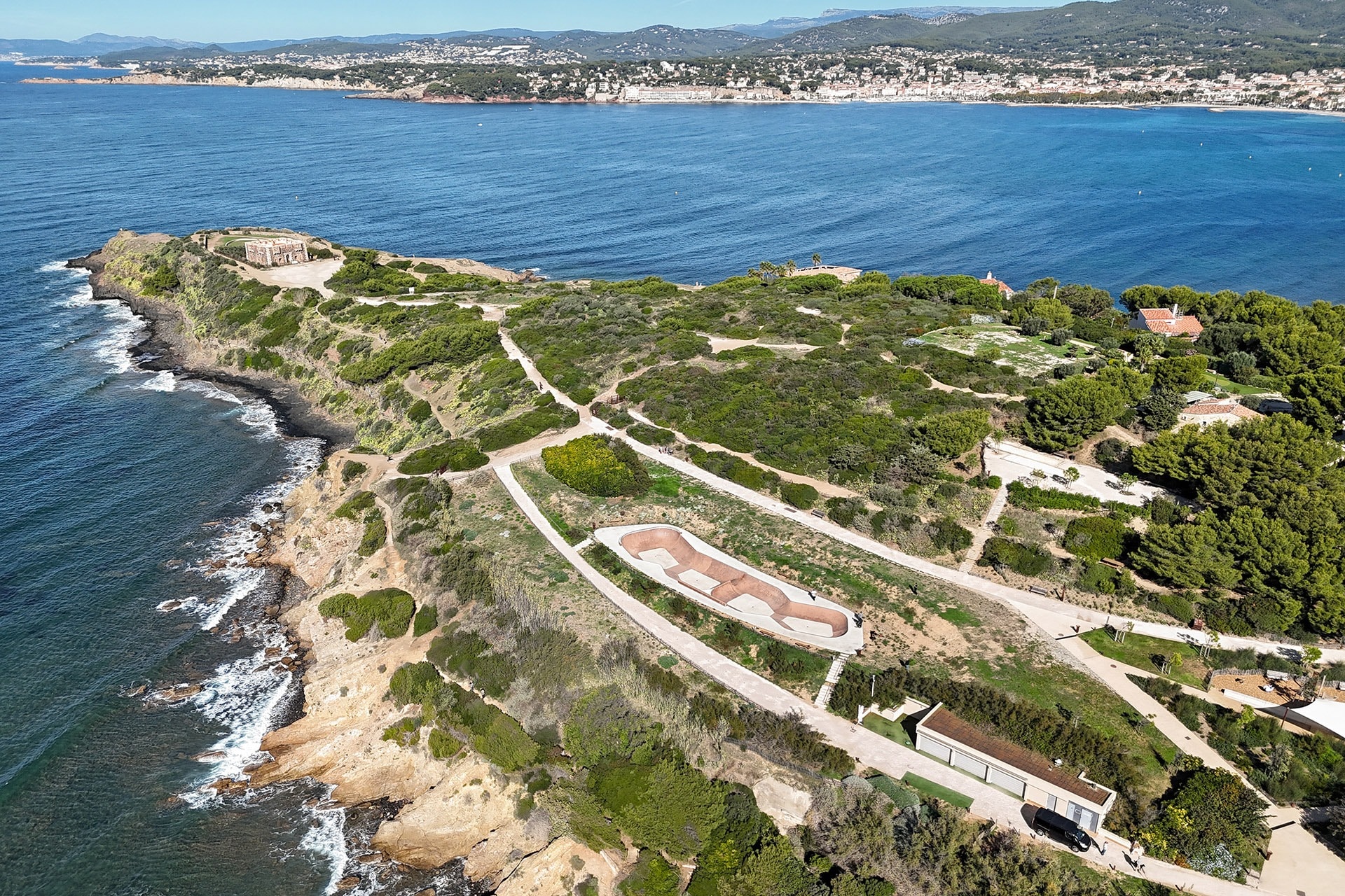 Parc de la Méditerranée Bowl Six-Fours-les-Plages Skate Spot 5/5