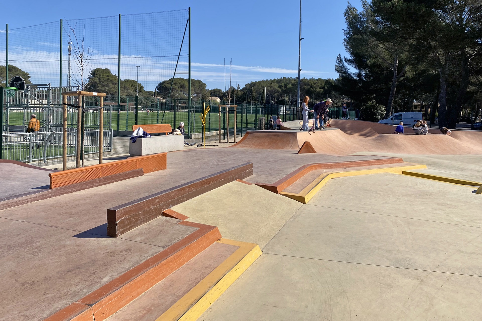 Parc des Sports Skatepark Lambesc Skate Spot 3/5
