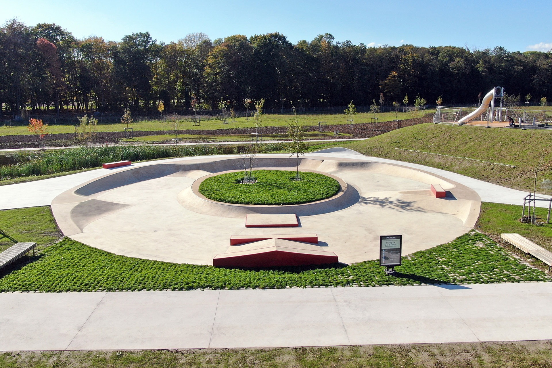 Parc Georges Valbon Bowl La Courneuve Skate Spot 4/5