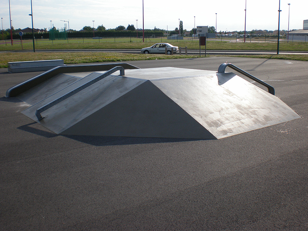 Lycée Alcide Skatepark Bouaye Skate Spot 2/5