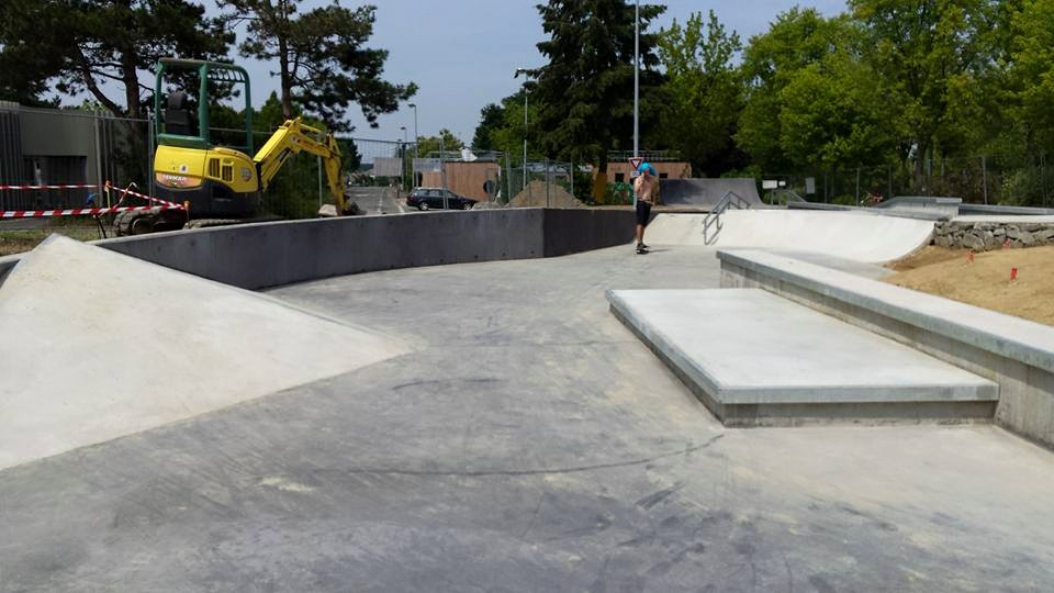 Lande de Mazaire Plaza La Chapelle sur Erdre Skate Spot 4/5
