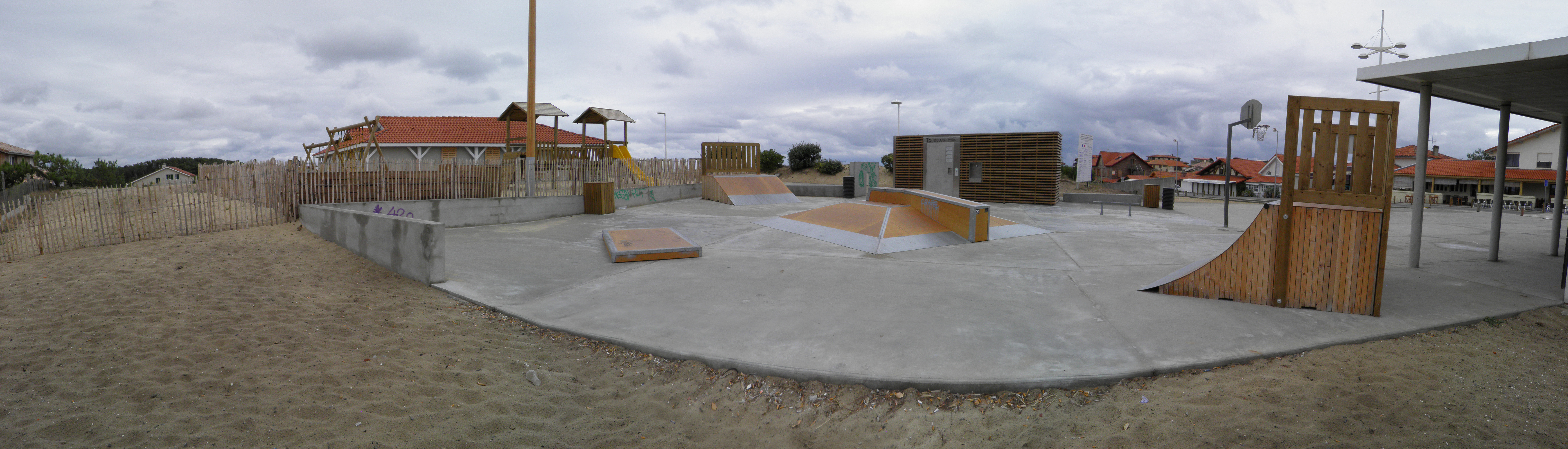 La Place Skatepark Saint Julien en Born Skate Spot 3/5