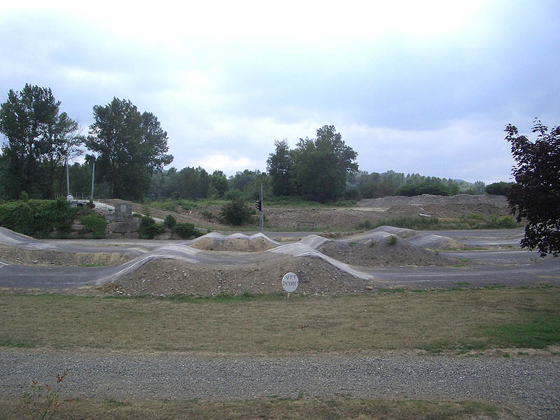 Plaine des Sports Dirt Denguin Skate Spot 3/5