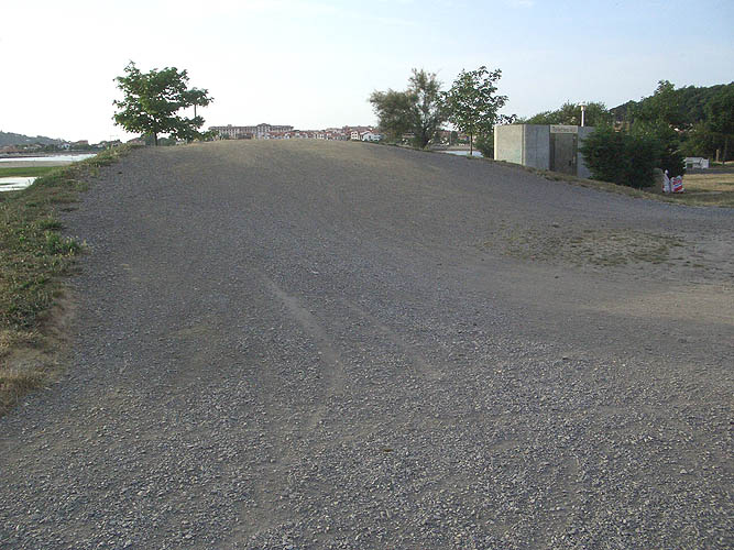 Bmx Park Dirt Hendaye Skate Spot 2/5