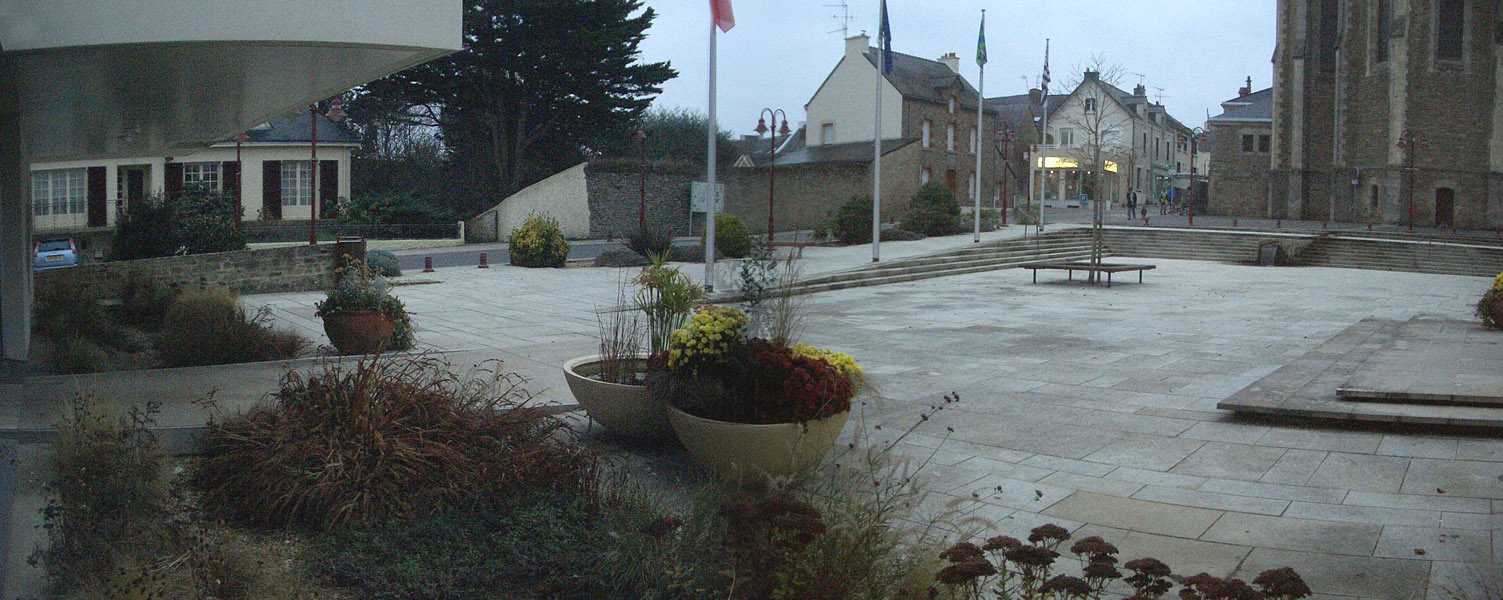 La Mairie Plaza Herbignac Skate Spot 3/5