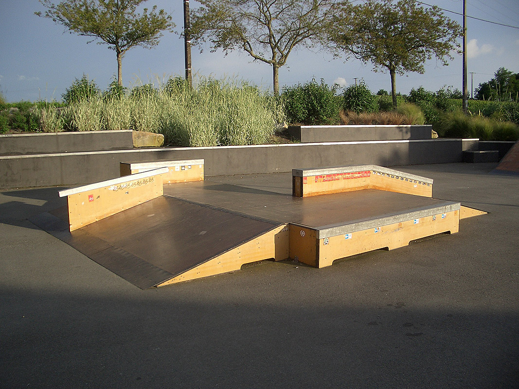 Palais des Congrès Skatepark Le Loroux Bottereau Skate Spot 3/5