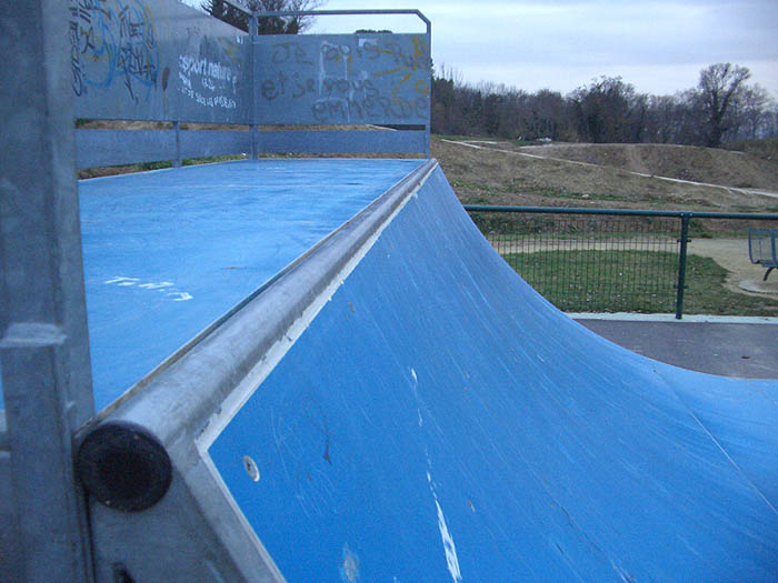 Maison des Assos Skatepark Montagnac Skate Spot 2/5