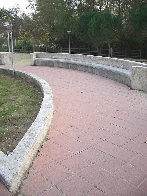 Esplanade Spot Street Montarnaud Skate Spot 1/5