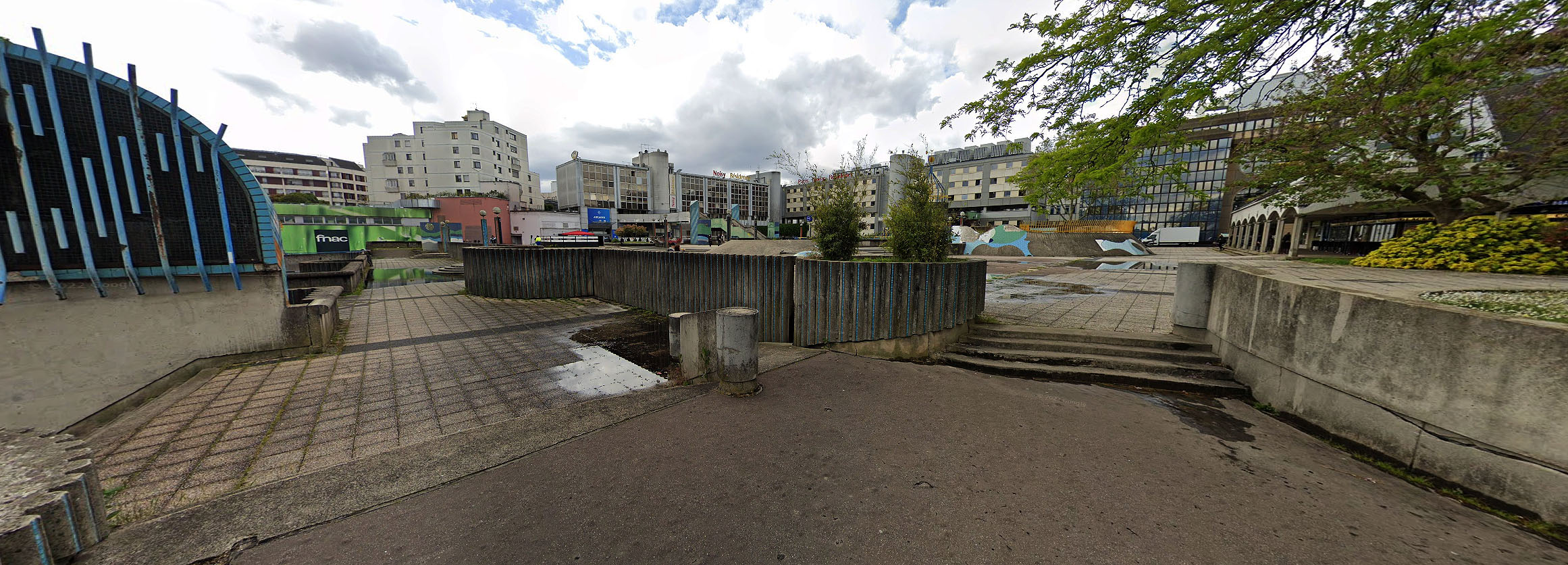 Gare RER Plaza Noisy le Grand Skate Spot 4/5