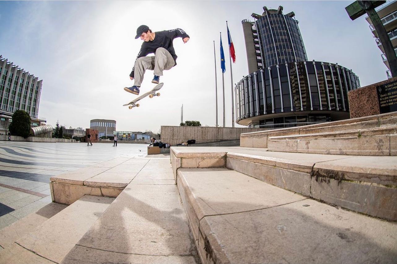 Hôtel de Ville Plaza Créteil Skate Spot 5/5