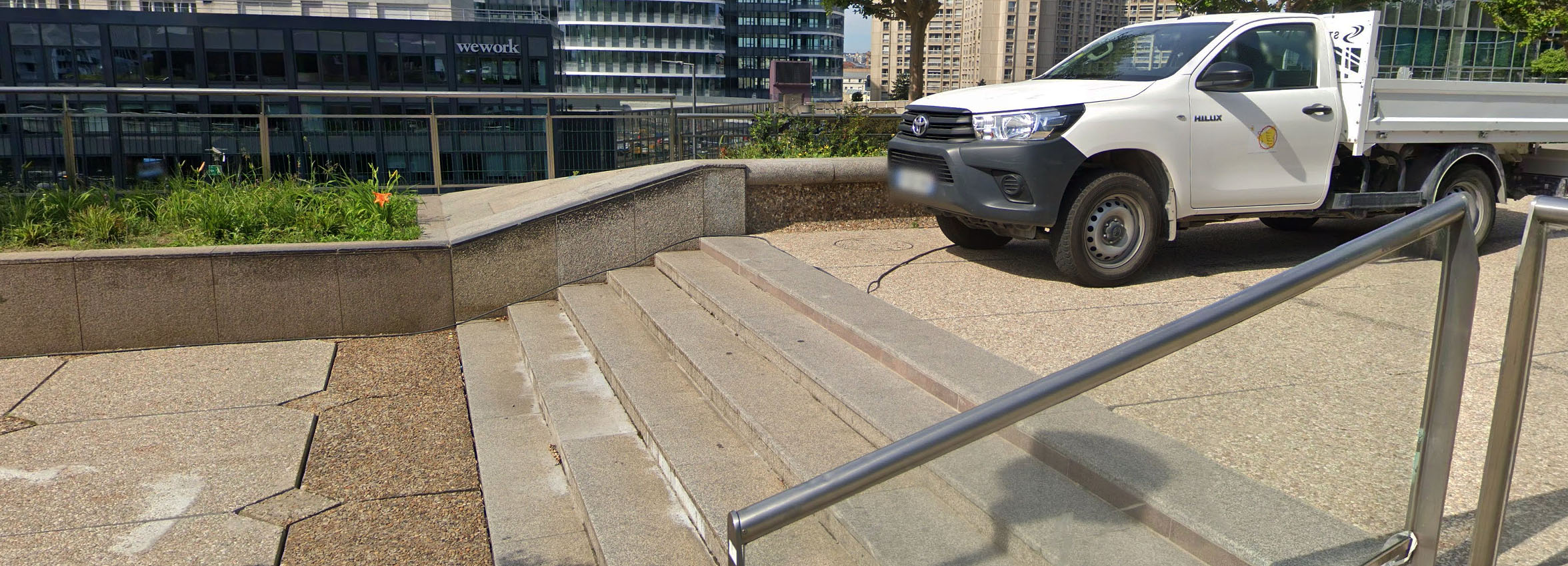 Bassin Takis Plaza Courbevoie Skate Spot 3/5