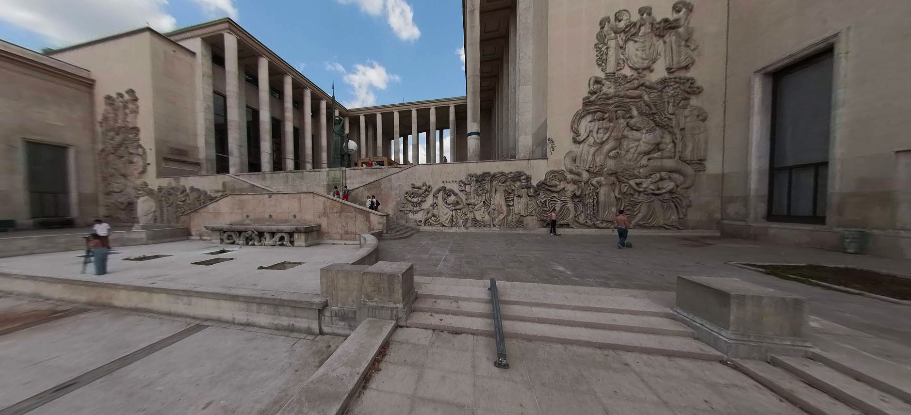 Le Dôme Plaza Paris Skate Spot 5/5