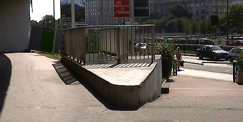 Palais des Congrès Spot Street Paris Skate Spot 3/5