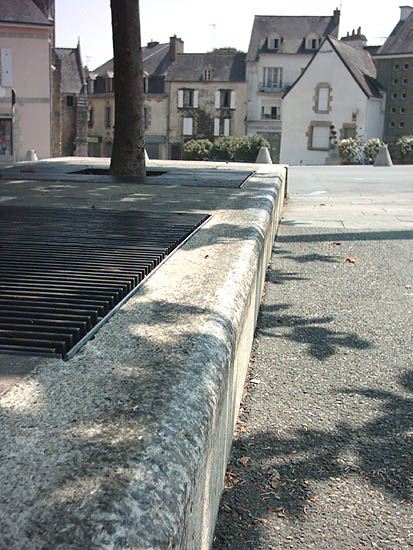 Église Plaza Quimperlé Skate Spot 3/5