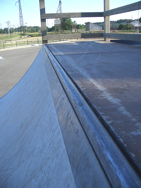 Le Fronton Skatepark Rion des Landes Skate Spot 2/5