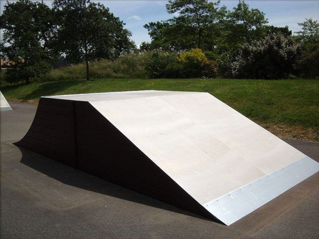 L' île de la pierre Skatepark Saint André des Eaux Skate Spot 3/5