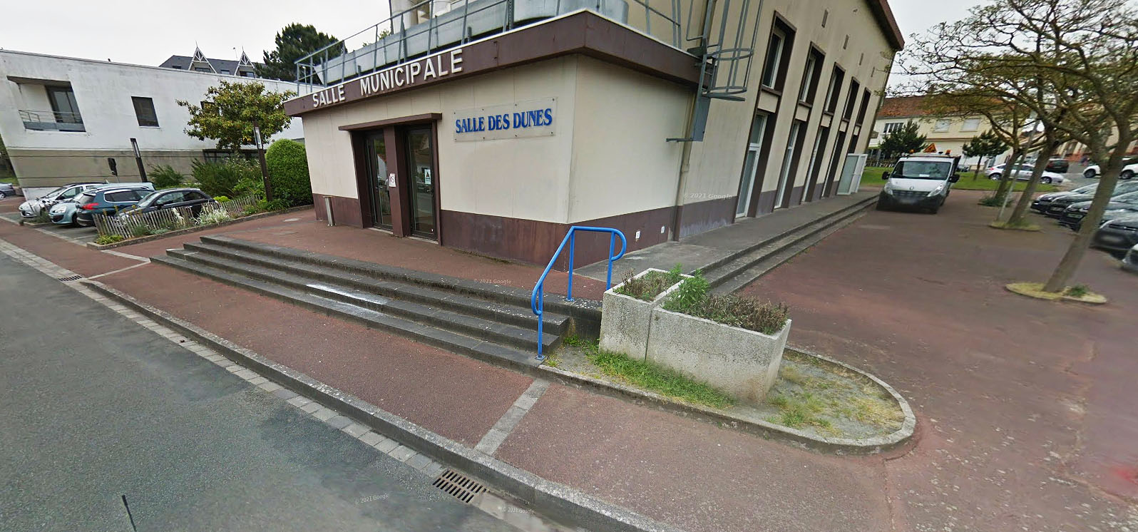Hôtel de Ville Spot Street Saint Brevin les Pins Skate Spot 2/5